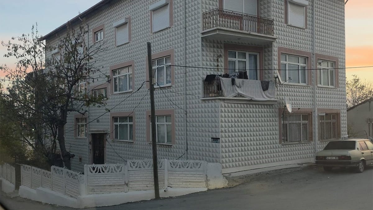 Kütahya da yeni doğan bebeğini havalandırma boşluğuna attı